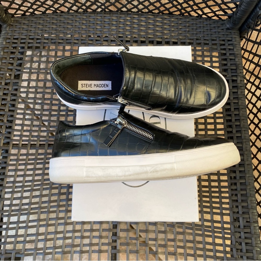 STEVE MADDEN Glaammar Black Slip On Zip Up Platform Sneaker